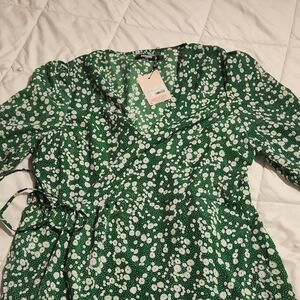 Green floral mini-wrap dress
